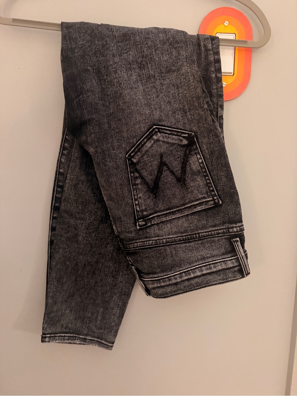 MOTHER Women’s Black/Gray Washed Skinny Jeans